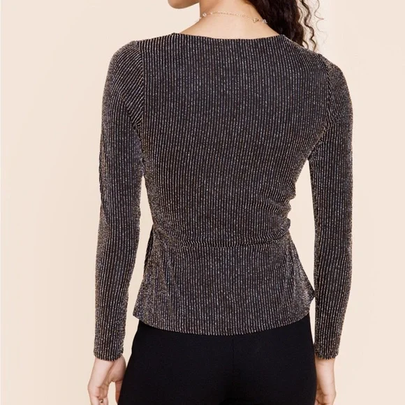 NWT Francesca’s Mia Lurex Twist Front Knit Top | Size Medium - Picture 2 of 10